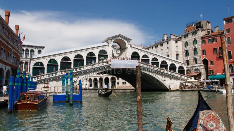 Passerelle de Rialto et canal grand, Venise, Italie photo libre de droits Passerelle de Rialto et canal grand, Venise, Italie photo libre de droits