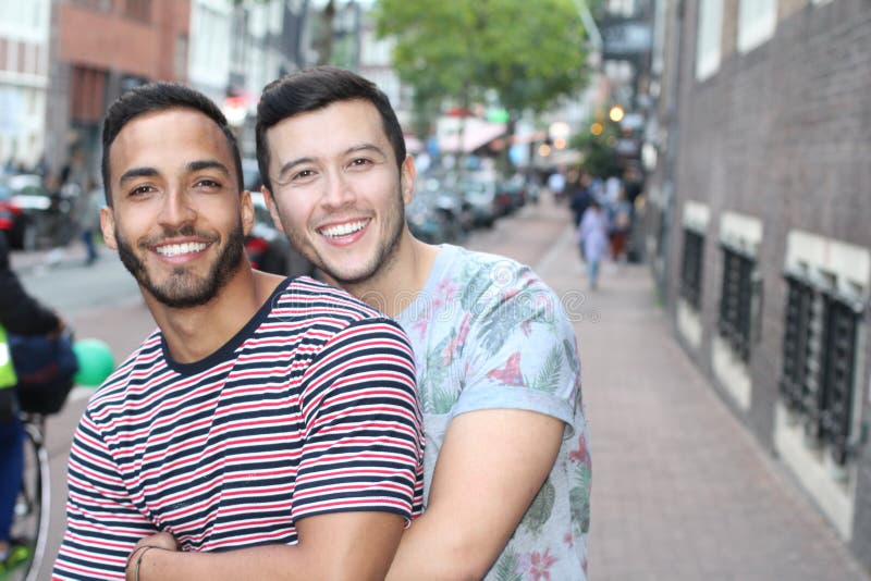Interracial Gay Chat & Dating Site - discreetdatingreviews.com biracial gay men