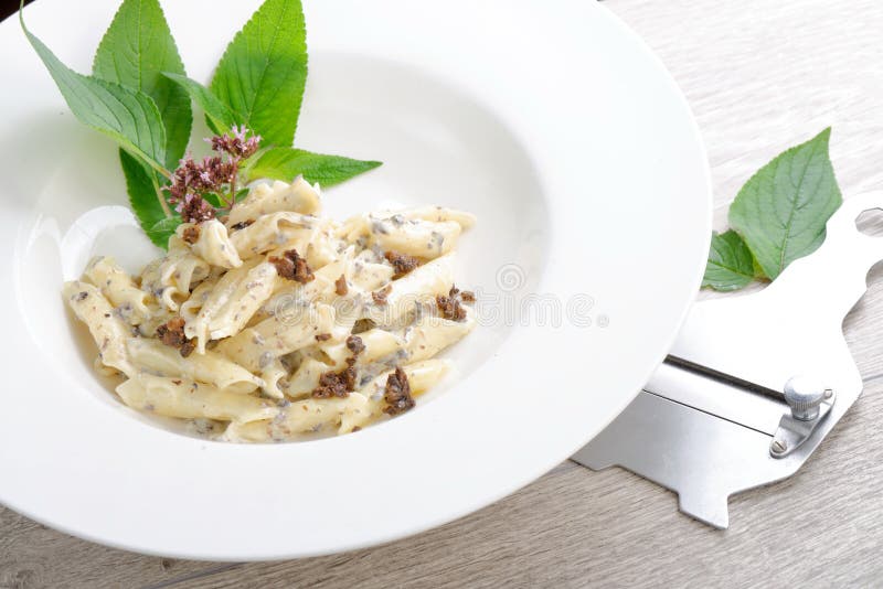 Pasta with black Truffles and cream sauce