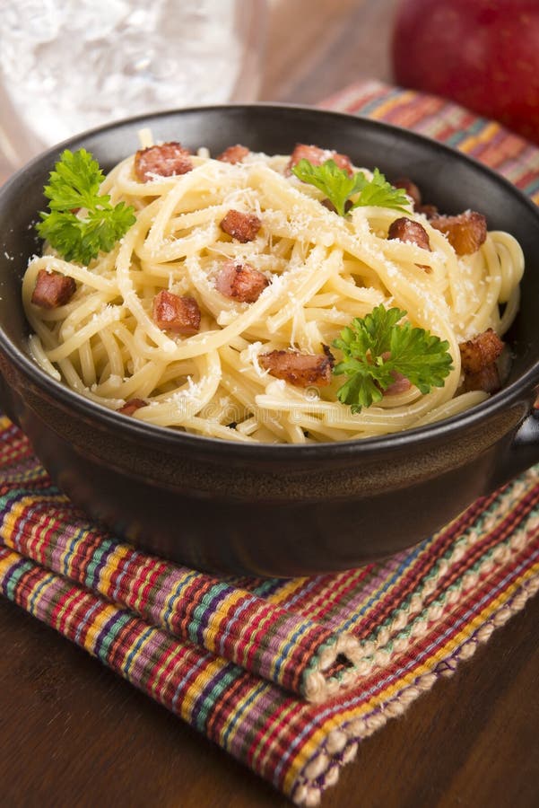 Pasta Carbonara Med Bacon Och Ost Fotografering för Bildbyråer Bild