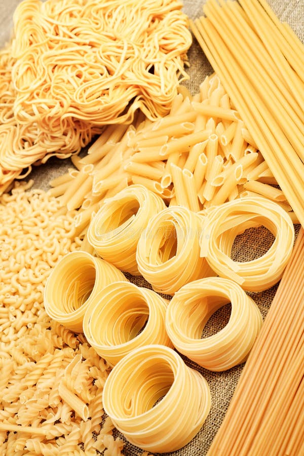 Pasta cruda immagine stock libera da diritti Pasta cruda immagine stock libera da diritti