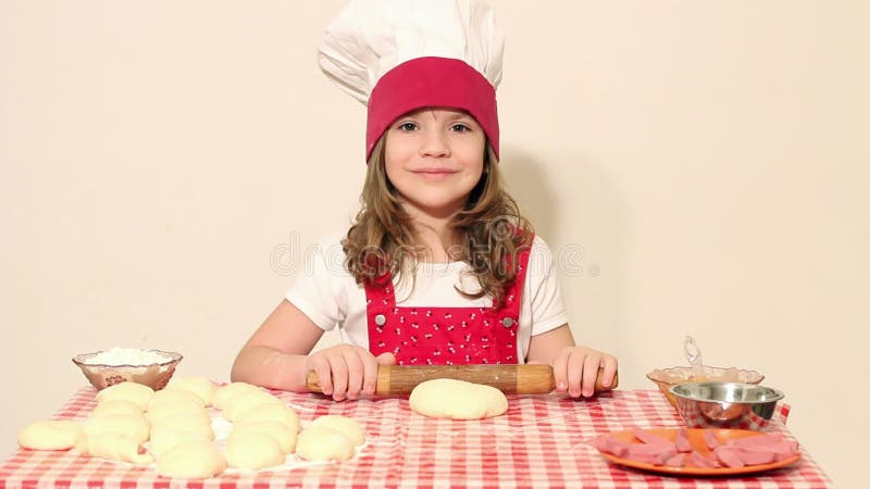 Pasta d'impastamento del cuoco della bambina archivi video