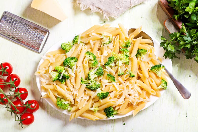 Pasta di Penne con i broccoli immagini stock libere da diritti Pasta di Penne con i broccoli immagini stock libere da diritti