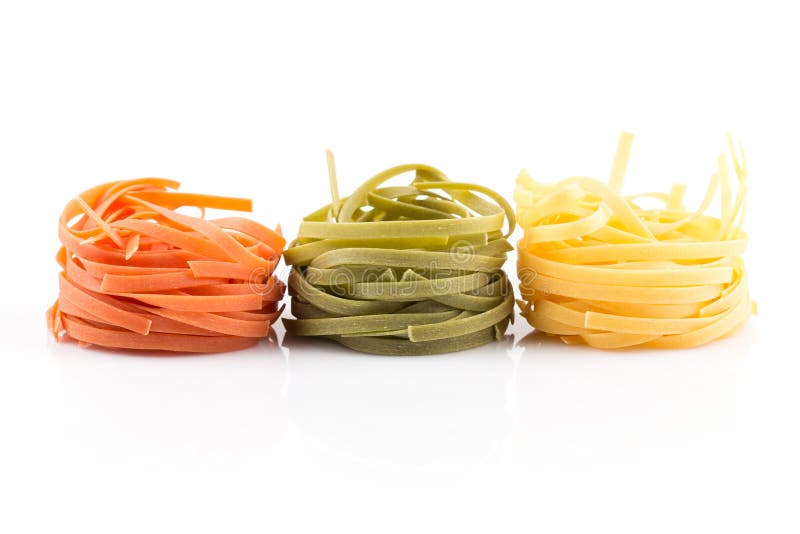 Pasta differente in tre colori fotografia stock libera da diritti Pasta differente in tre colori fotografia stock libera da diritti
