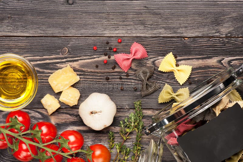 Pasta Farfalle, cheese, tomatoes, olive oil