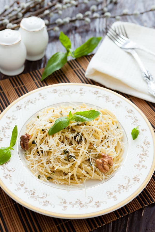 Spaghetti Grated Parmesan Cheese Walnut Sauce Stock Photos Free
