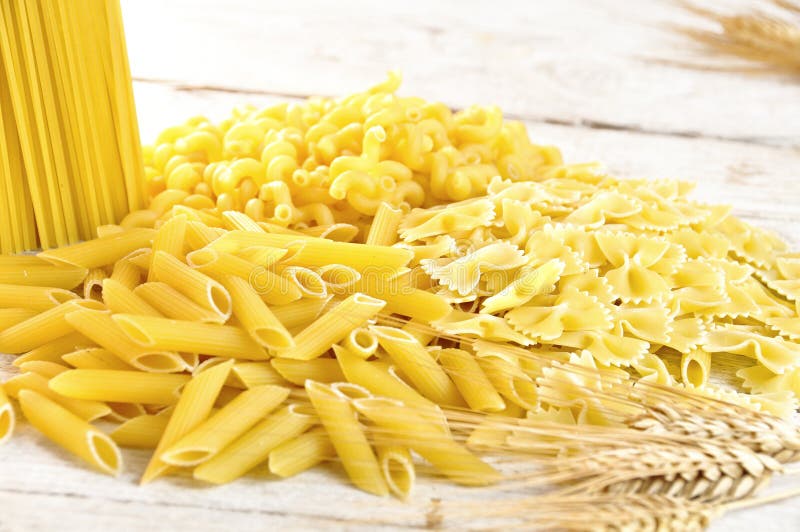 Farfalle Italiano Della Pasta Con La Salsa Di Pomodori E Della Carne