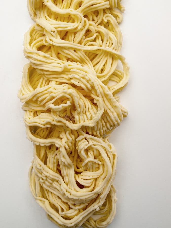 Pasta italiana rodada para hacer los espaguetis 2 foto de archivo libre de regalías Pasta italiana rodada para hacer los espaguetis 2 foto de archivo libre de regalías