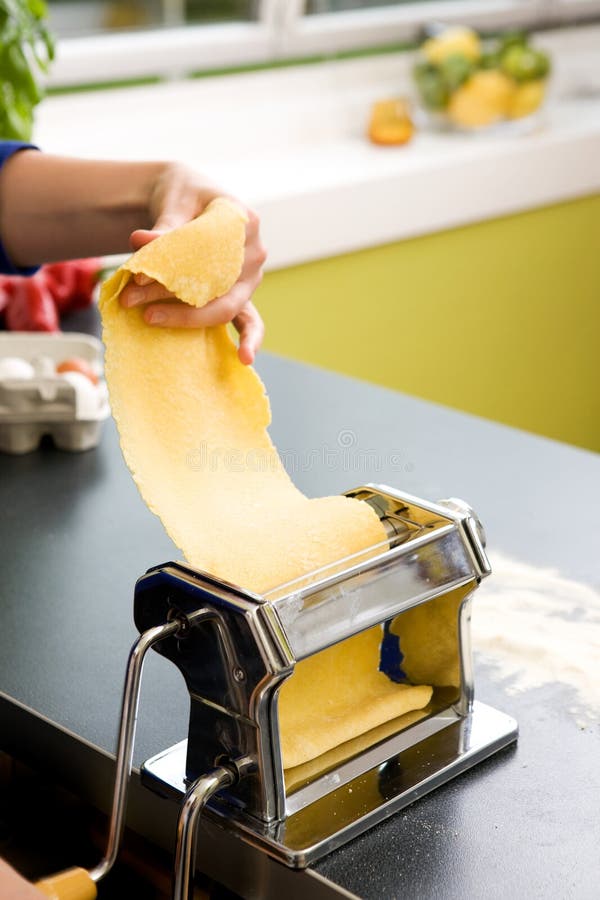 https://thumbs.dreamstime.com/b/pasta-making-detail-3193076.jpg