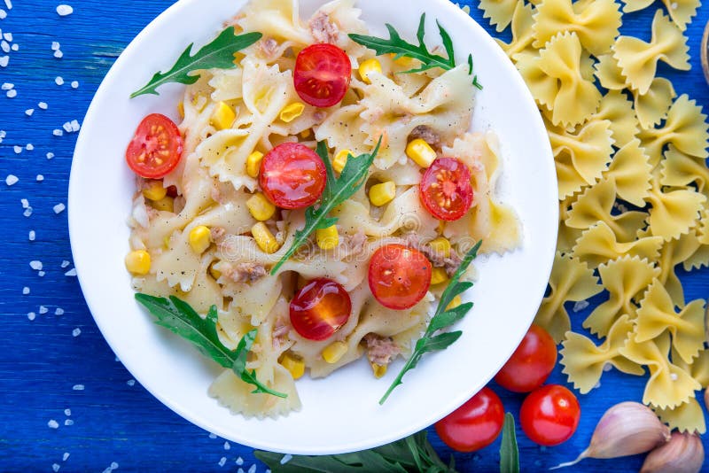 Pasta Salad with Tomatoes Cherry, Tuna, Corn and Arugula. Top View