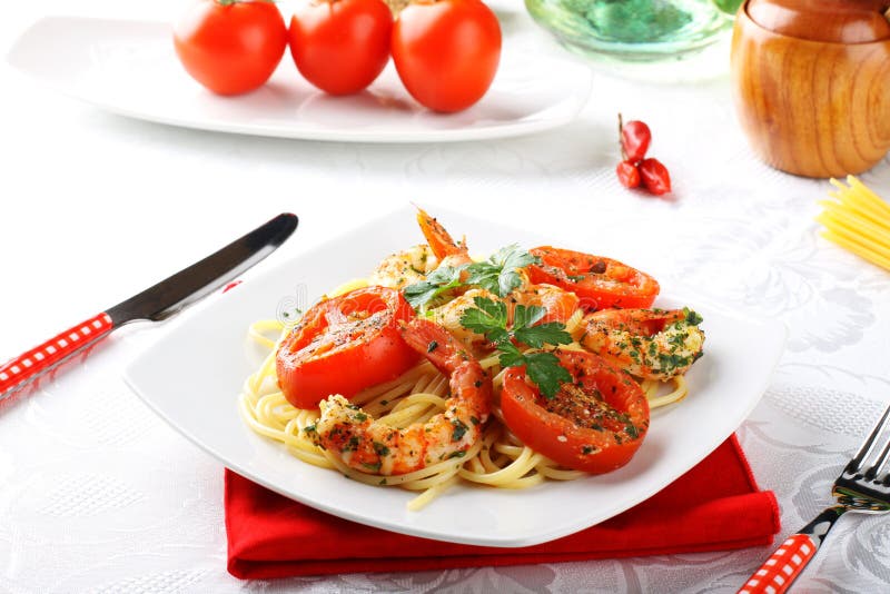 Pasta with shrimp, fresh tomatoes and parsley royalty free stock photo
