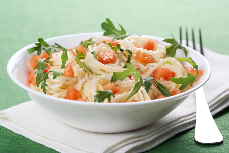 Pasta with tomato and rucola