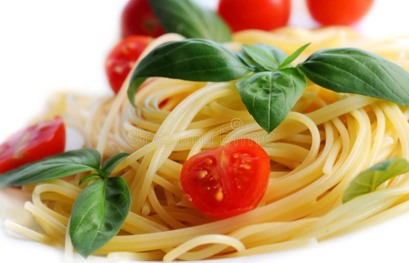 Pasta with tomatoes and basil