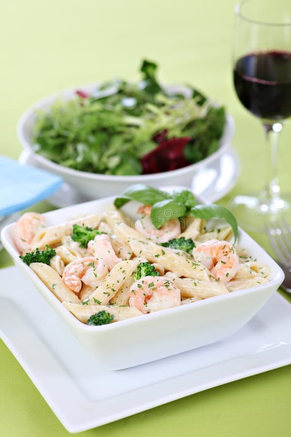 Pastas Alfredo Con Los Camarones Imagen de archivo Imagen de pastas