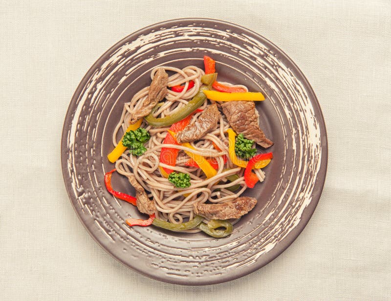 Pastas Con La Carne Y Las Verduras Foto de archivo Imagen de carne