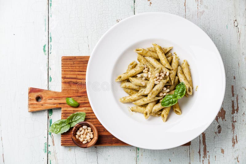 Pastas Penne con pesto fotografía de archivo libre de regalías Pastas Penne con pesto fotografía de archivo libre de regalías