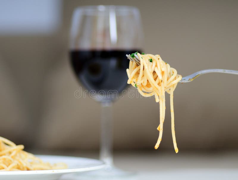 Pastas un vino imagen de archivo. Imagen de plato, cocina 12153807