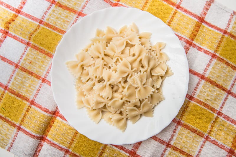 Paste alimentari farfalle cotte di fresco fotografia stock