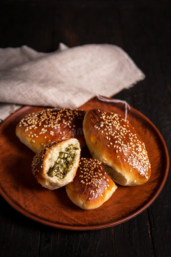 Pastei met kaas en spinazie stock afbeeldingen Pastei met kaas en spinazie stock afbeeldingen