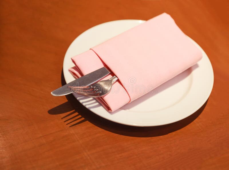 https://thumbs.dreamstime.com/b/pastel-cloth-napkin-serviette-folding-cutlery-knife-fork-silverware-white-plate-prepared-wooden-table-ready-pastel-143789641.jpg