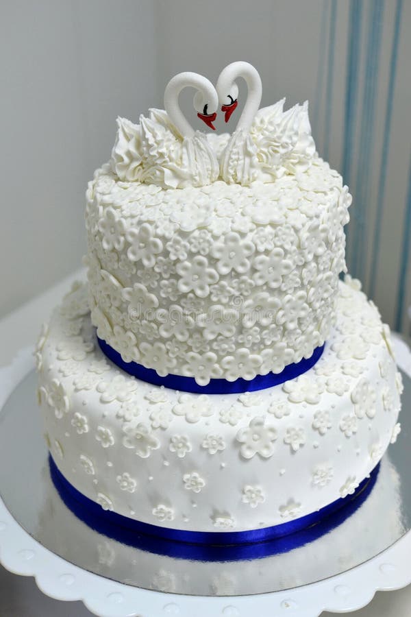 Pastel De Bodas Blanco Y Dorado Boda Pastel Adornado Con Intrincado