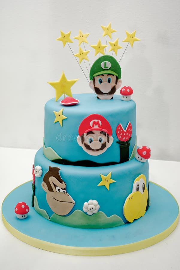 Feliz cumpleaños Nes Pastel-de-cumplea%C3%B1os-super-mario-bros-azul-festivo-con-un-marzip%C3%A1n-286063891