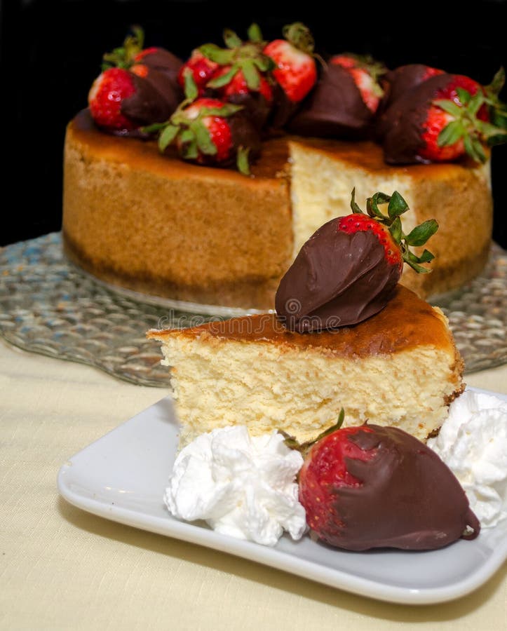Pastel de queso y fresas foto de archivo libre de regalías Pastel de queso y fresas foto de archivo libre de regalías