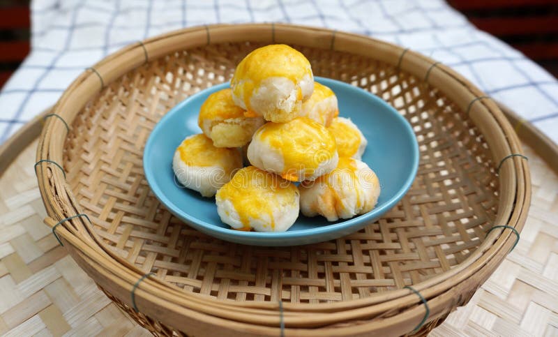 Pastelaria chinesa com gema salgada fotografia de stock royalty free Pastelaria chinesa com gema salgada fotografia de stock royalty free