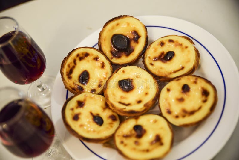Pastelkleur DE nata, typisch dessert van Lissabon royalty-vrije stock fotografie Pastelkleur DE nata, typisch dessert van Lissabon royalty-vrije stock fotografie