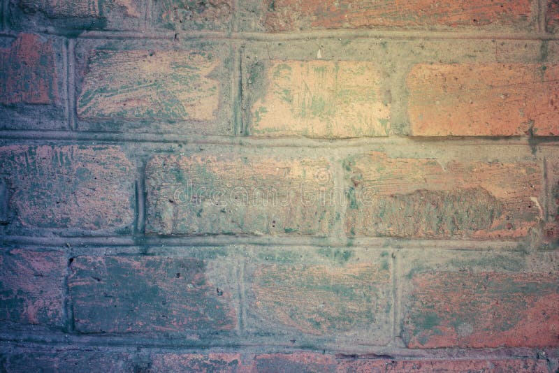 Pastello d'annata del muro di mattoni con le vecchie sbavature della pittura Blu, crema e fotografia stock Pastello d'annata del muro di mattoni con le vecchie sbavature della pittura Blu, crema e fotografia stock