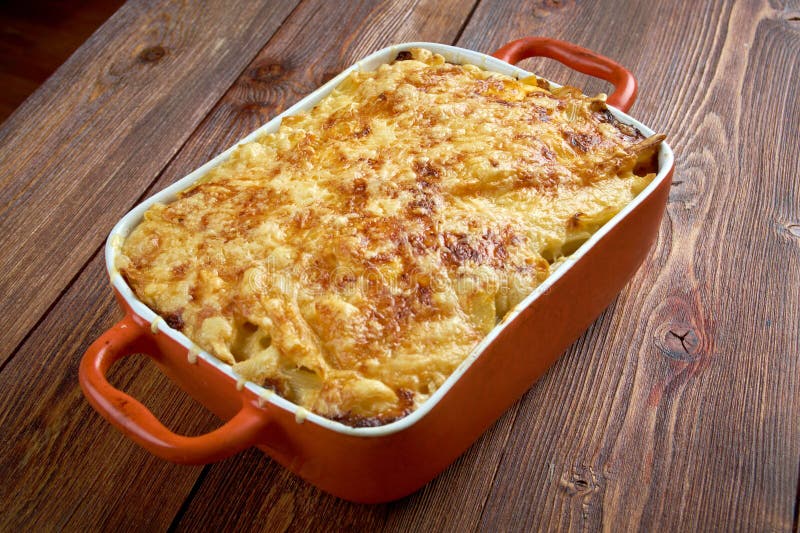 Pastitsio - des pâtes cuites au four grecques et méditerranéennes photographie stock libre de droits
