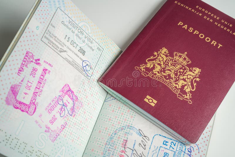 Paszport holenderski ze stemplami