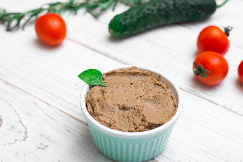 Cebola De Cenoura De Fígado De Frango Numa Panela. Preparação Do