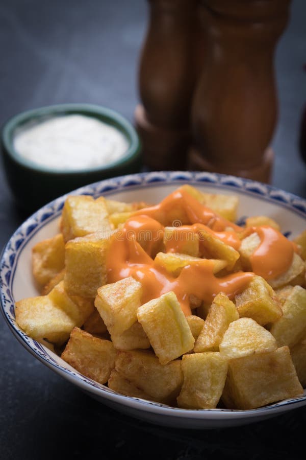 Patatas Bravas Spanische Gebratene Kartoffel Stockbild - Bild von ...