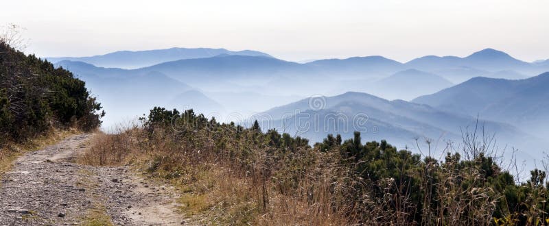 Path in mountains