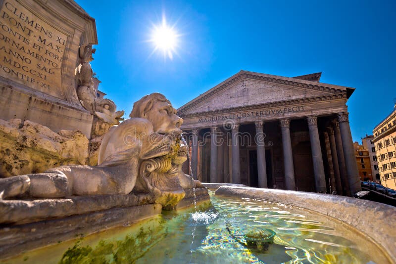 Patheon fyrkant och forntida gränsmärke för springbrunn i evig stad av Rome royaltyfri foto Patheon fyrkant och forntida gränsmärke för springbrunn i evig stad av Rome royaltyfri foto