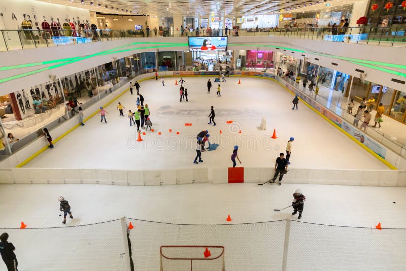 Pathum Thani, 5,2019 Thailand-Mei: De ijsbaan van Zpell of het Toekomstige Park Rangsit is het grootste winkelcomplex in Pathum T stock afbeelding Pathum Thani, 5,2019 Thailand-Mei: De ijsbaan van Zpell of het Toekomstige Park Rangsit is het grootste winkelcomplex in Pathum T stock afbeelding