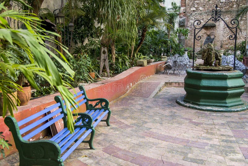 Patio De La Casa Colonial Vieja Cuba Foto de archivo Imagen de