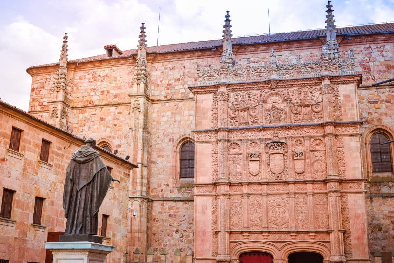 Patio de la fachada antigua de la universidad de Salamanca foto de archivo Patio de la fachada antigua de la universidad de Salamanca foto de archivo