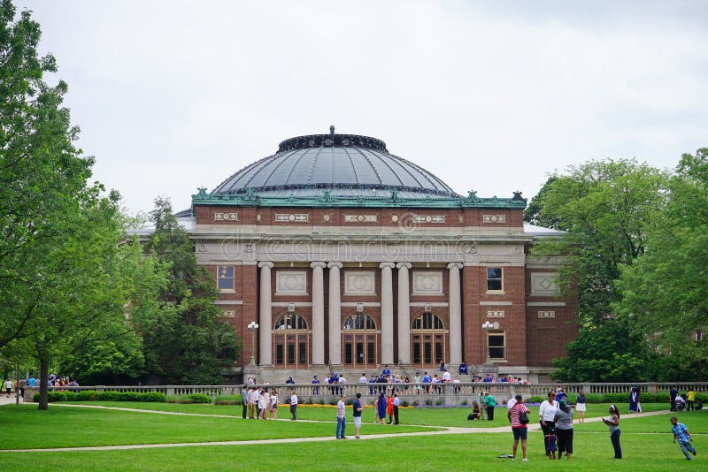 Patio de UIUC imagen editorial. Imagen de géiser, suelo 55275120