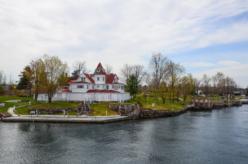 Patio de UIUC imagen de archivo. Imagen de rojo, arce 58862385
