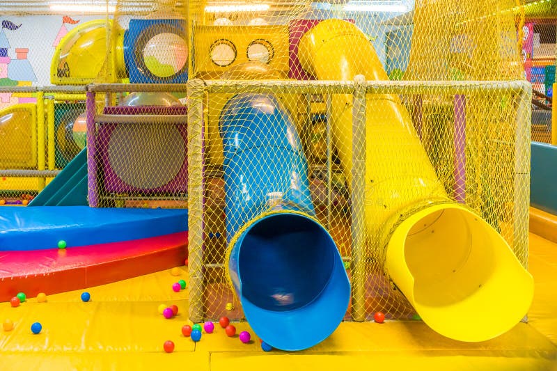 Download Patio En El Parque De Atracciones Interior Para Los Niños Foto de archivo - Imagen de divertido, equipo: 41900622