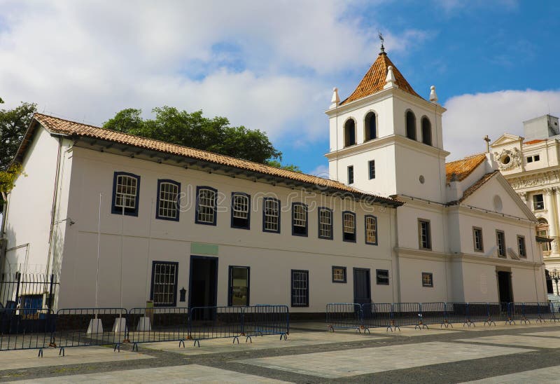 Patio tun Colegio in im Stadtzentrum gelegenem Sao Paulo, Brasilien lizenzfreie stockbilder Patio tun Colegio in im Stadtzentrum gelegenem Sao Paulo, Brasilien lizenzfreie stockbilder
