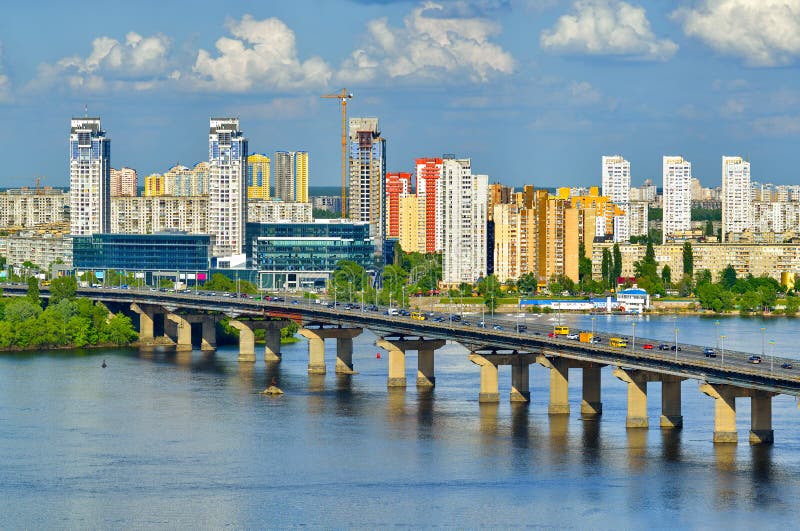 Paton-Brücke auf einem Dnieper-Fluss lizenzfreies stockfoto