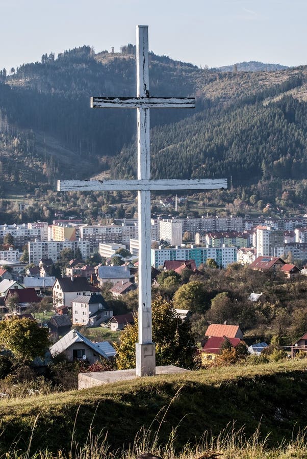 Patriarchálny kríž nad mestom Kysucké Nové Mesto na Slovensku
