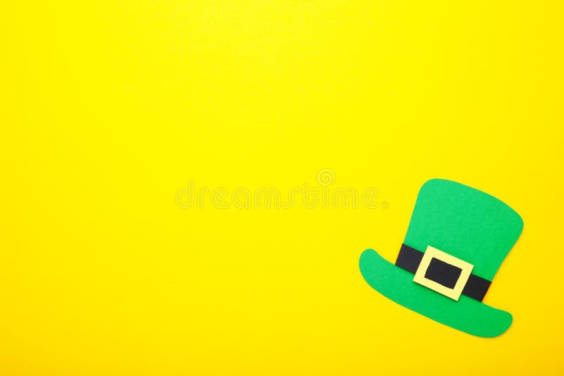 Patrizio di San Patrizio su sfondo giallo immagine stock libera da diritti Patrizio di San Patrizio su sfondo giallo immagine stock libera da diritti