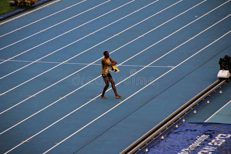 Patrocine a dança do St Leo Bolt de Usain na escada rolante
