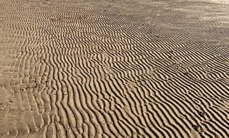 Patronen in het zand op een strand stock fotografie Patronen in het zand op een strand stock fotografie