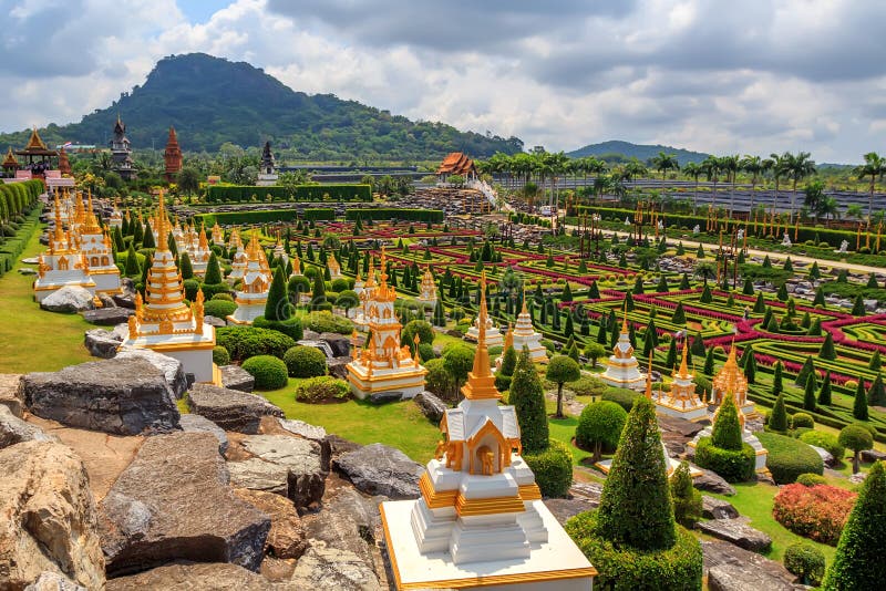 PATTAYA TAJLANDIA, MARZEC, - 2013: Nong Nooch ogród fotografia stock PATTAYA TAJLANDIA, MARZEC, - 2013: Nong Nooch ogród fotografia stock
