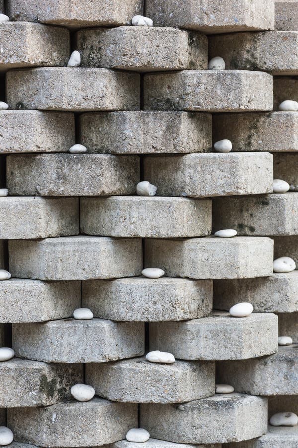 Pattern of stone wall with white rock